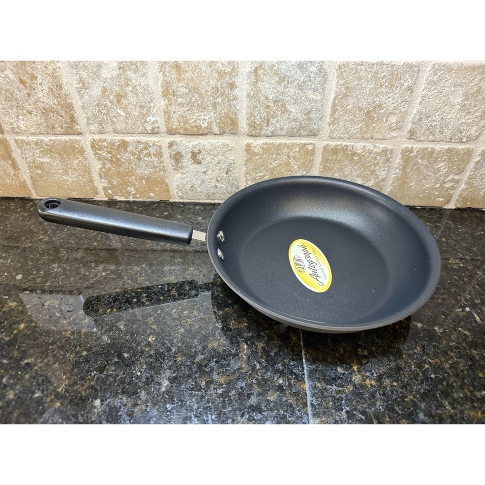 NEW Pampered Chef 10" Professional Cookware Nonstick Fry Pan RETIRED